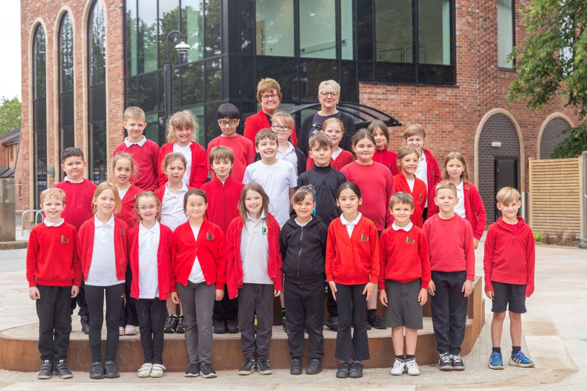 Cllr Tricia Gilby and Cllr Kate Sarvent with pupils from Staveley Junior School