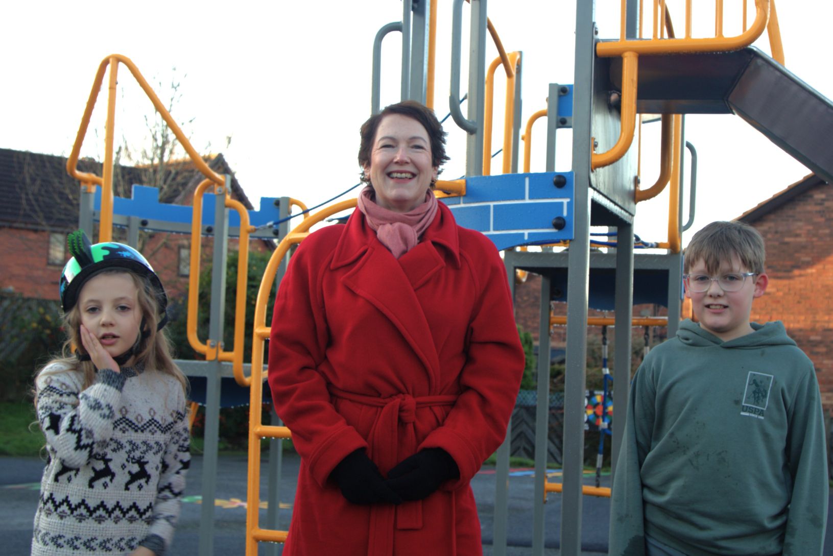 Cllr Amanda Serjeant with local children at Heather Vale Play Area